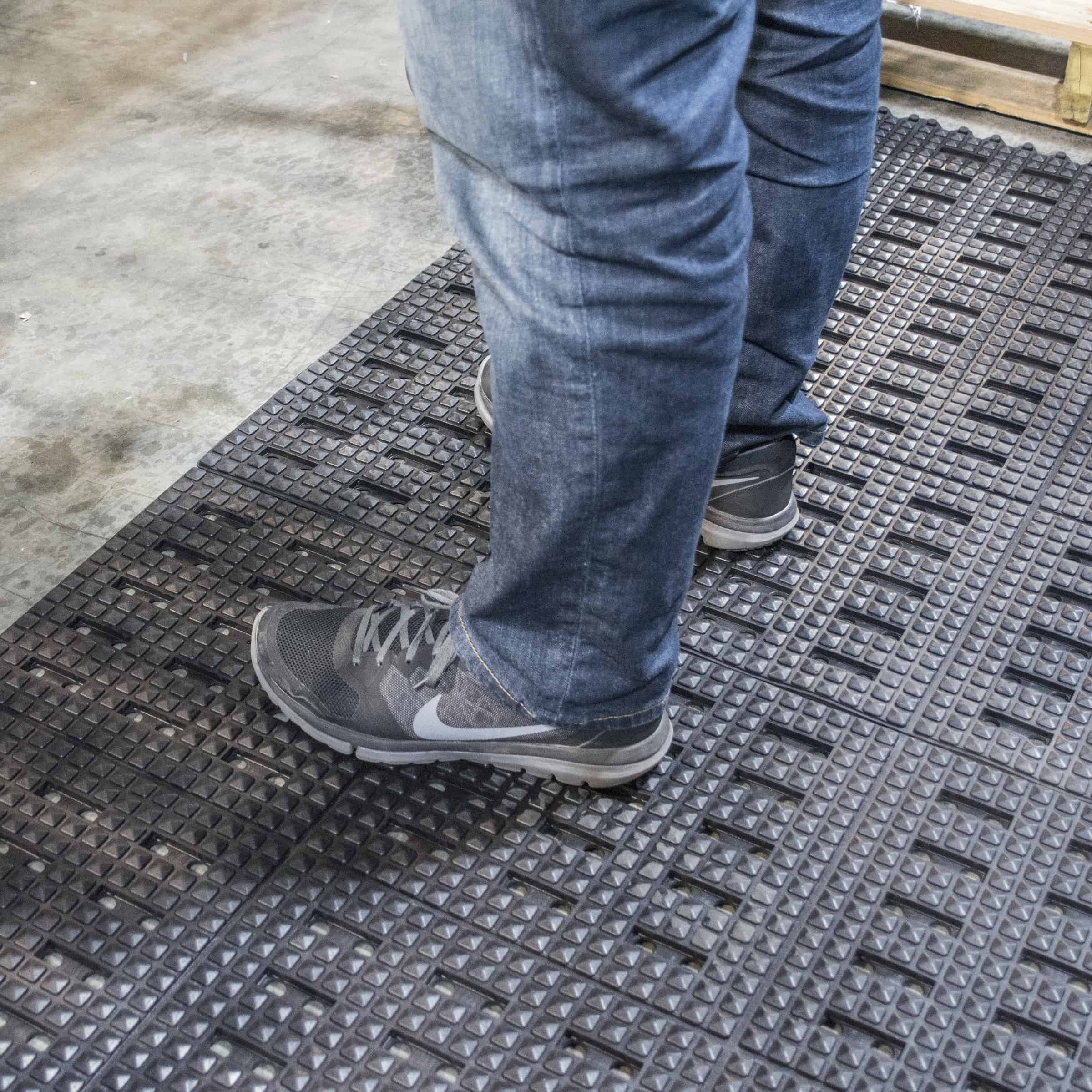 3 Foot x 5 Foot Black Industrial Rubber Floor Mat - Buffalo Tools